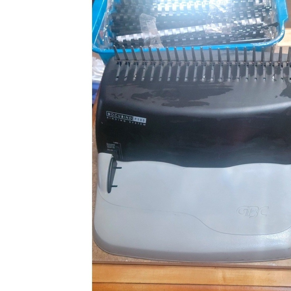 GBC DocuBind P100 Manual Comb Binding Machine System with Assorted Combs - Picture 4 of 6